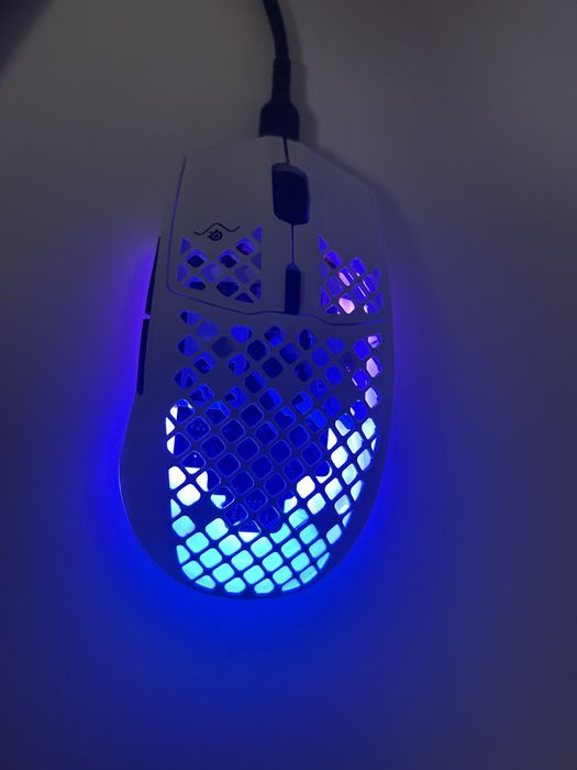 Mouse aerox 3 snow white   putin folosit