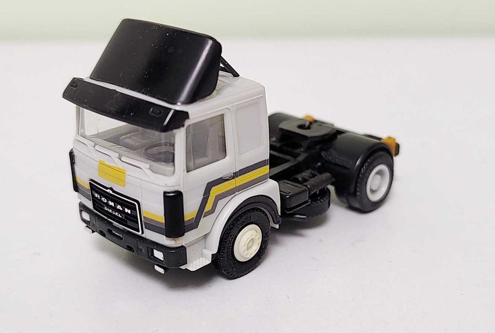 macheta camion cap tractor Roman Diesel Herpa scara 1:87 diorama H0