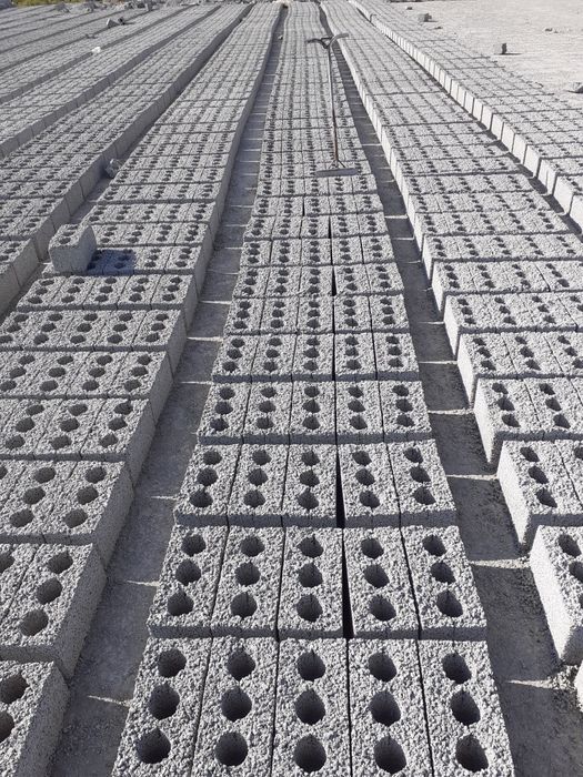 Шлакаблоктар бар.