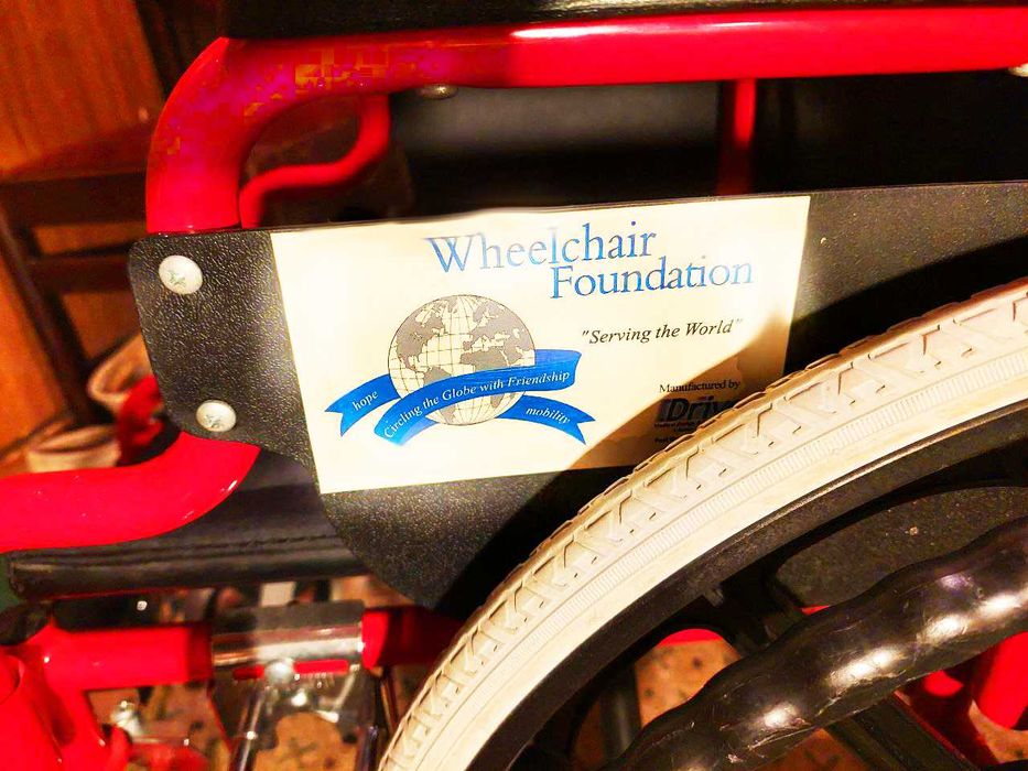 Продам новую американскую детскую инвалидную коляску