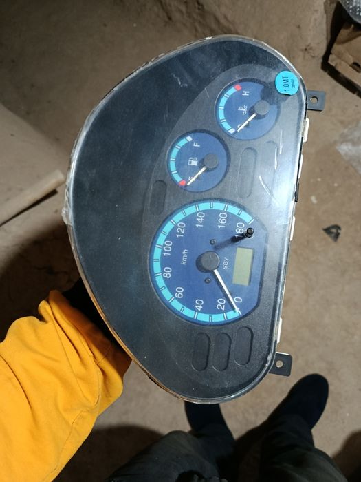 Matiz tablo sotiladi. Продоется прибор от авто Матиз