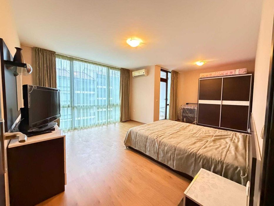 Просторен апартамент с 2 спални, Несебр