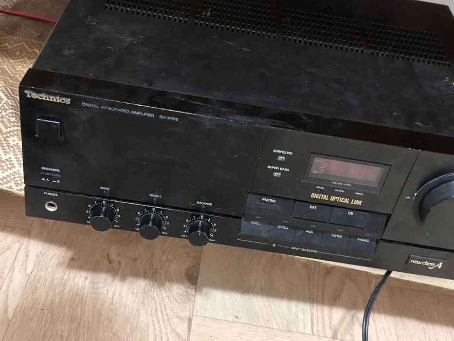 Продават се тон колони и двете са 1200w Усиователя е 370w