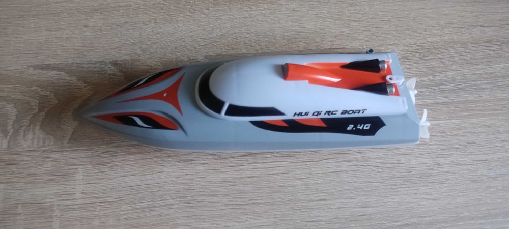 Радиоуправляема лодка