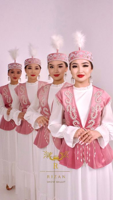 Танцовщицы, узату той, той