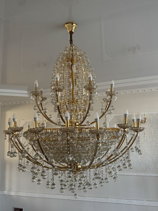 Продам люстру большой