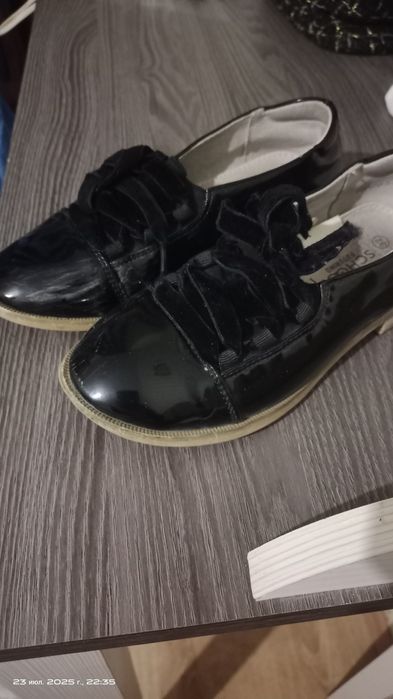 Продам детские туфли