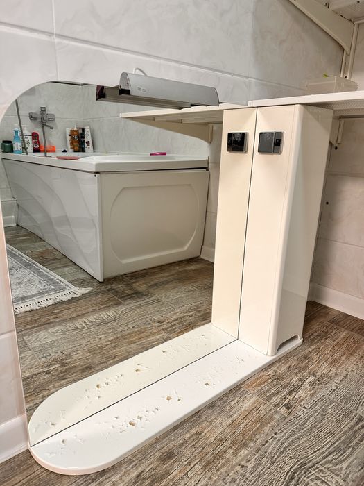 Зеркало со шкафчиком