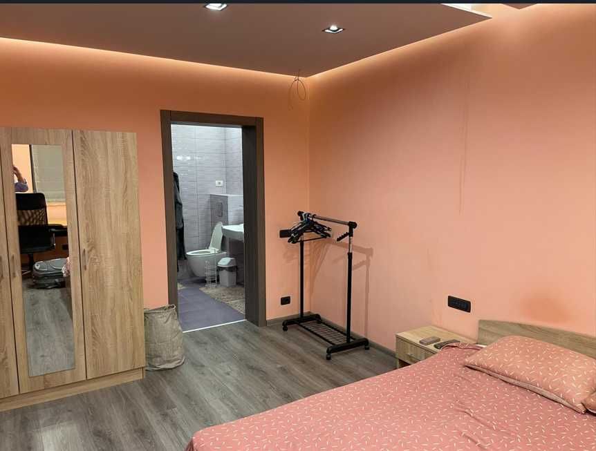 Дава се под наем Тристаен апартамент в Варна, Център - 160 кв.м за 1100 € - Снимка #13