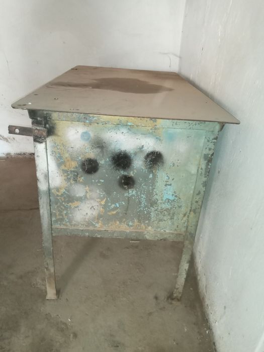 Железный стол металлический