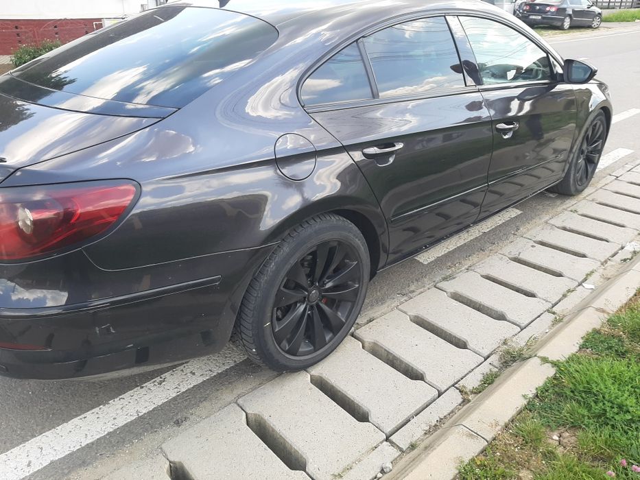 Vând Passat CC manual în 6 trepte Diesel 2 litri 175 cai putere,preț  7.000 euro mai multe detalii la tel 0743584181.Anul mașini este din 2009