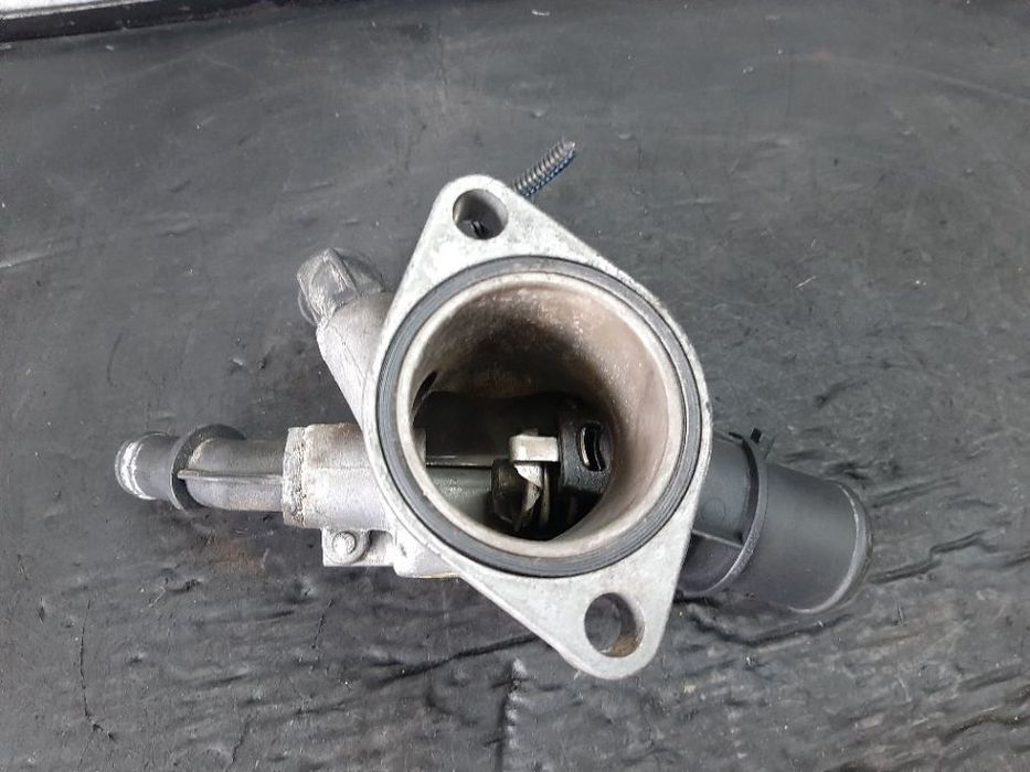 Carcasa termostat 1.9 d opel zalira b fiat croma grande punto alfa romeo 159 5520338
