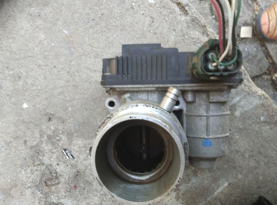 Розова клапа за nissan almera nissan primera 1.8/ 114 коня