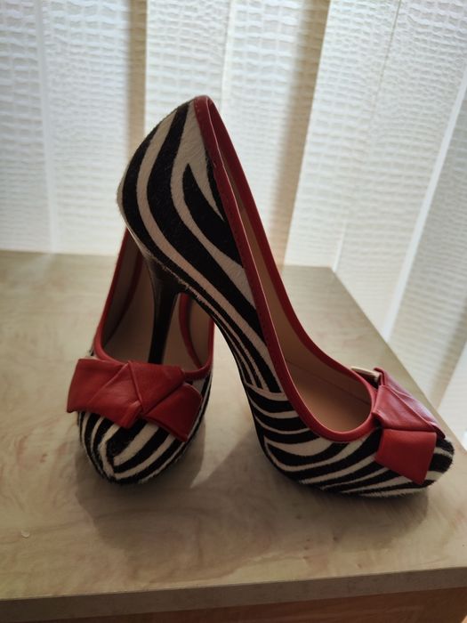 Обувки Guees нови