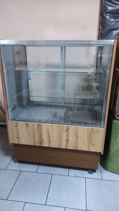 Продам витриные холодильники
