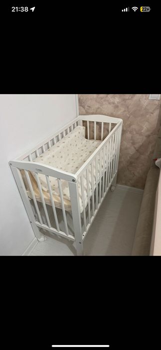 Pat de bebelusi de lemn