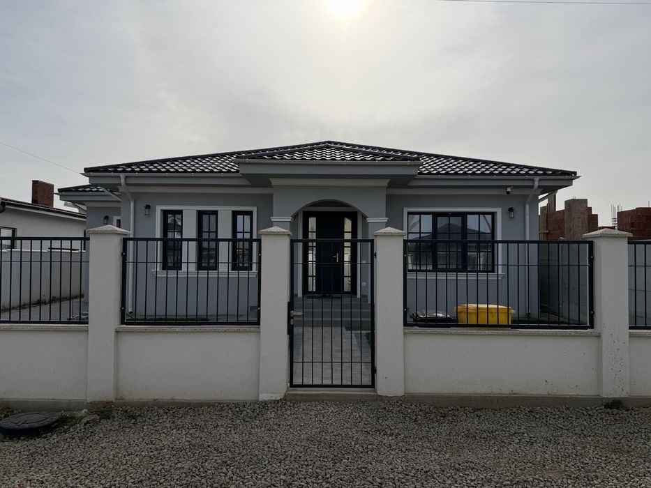 Casa de lux, gaze, canalizare, apa, curent. 165mp construiti