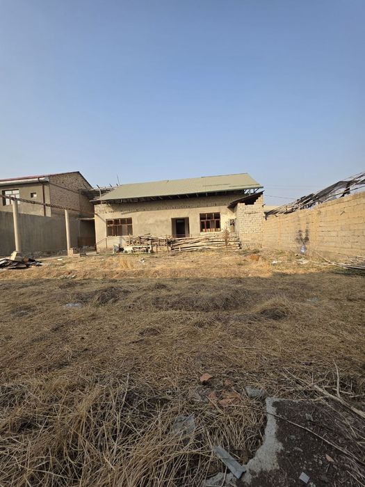 Продаётся дом-коробка по цене земли 6 сот. недалеко от города.