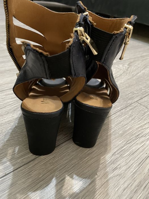 Sandale din piele cu toc