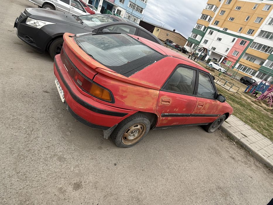 Продам срочно мазда 323  есть вложения