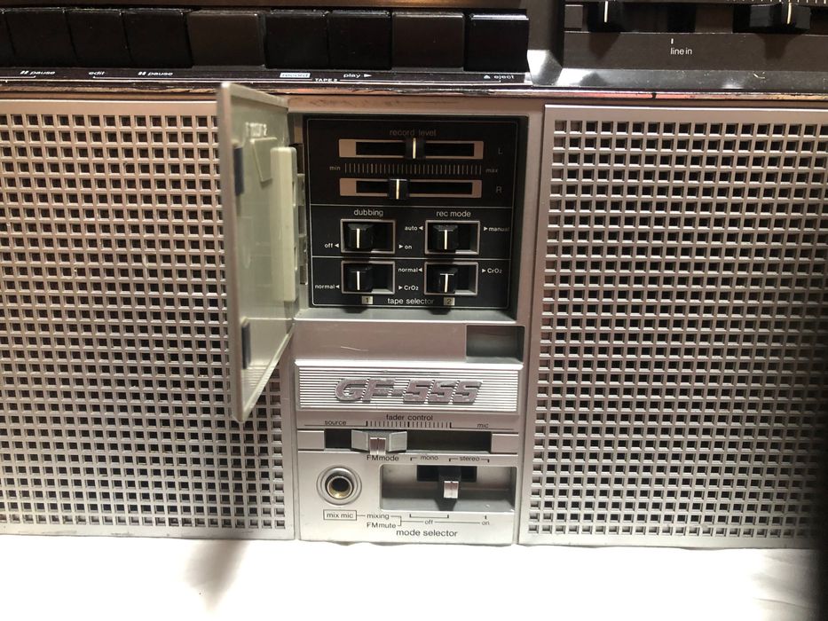 Vintige stéréo radio casetofon sharp GF 555