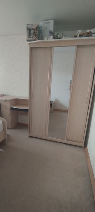 Продам шифонер с зеркалом