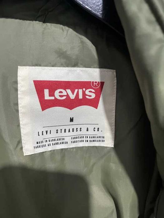 Geacă bomber marca Levi’s