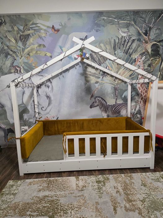 Pat de lemn tip căsuță pentru copii