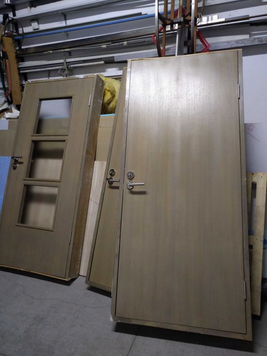 Врати от естествен дъбов фурнир