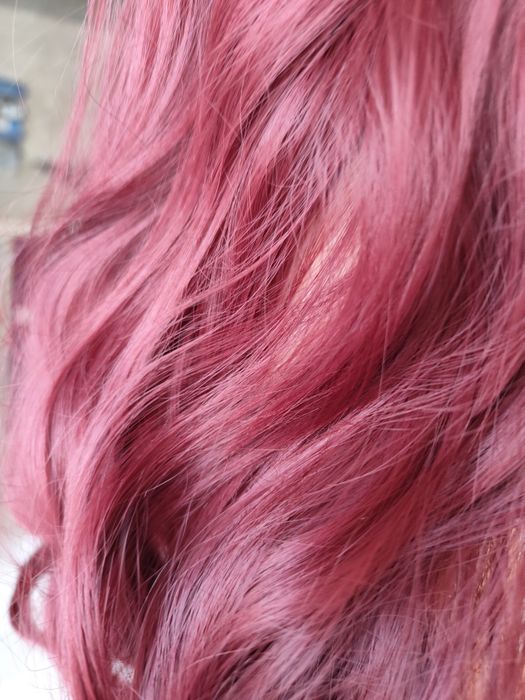 Нова треса за коса малиново червено на вълни