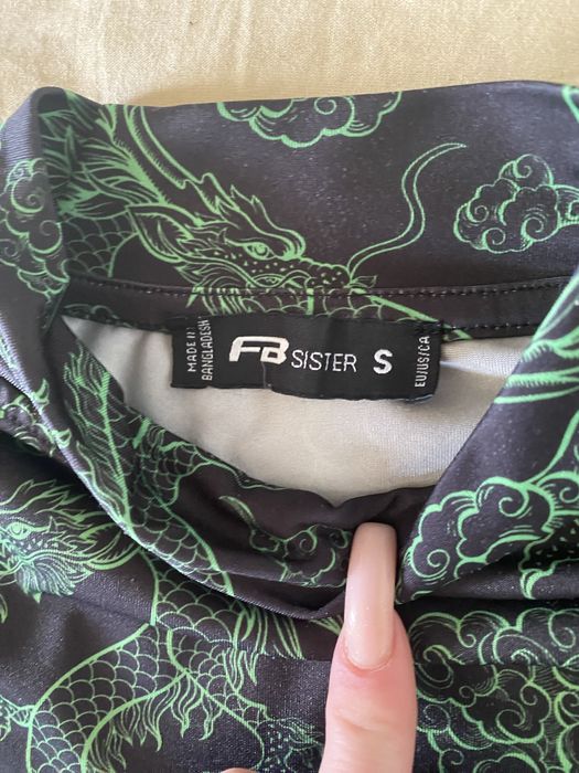 Много сладка модерна блуза носена е 2/3 пъти  размер S