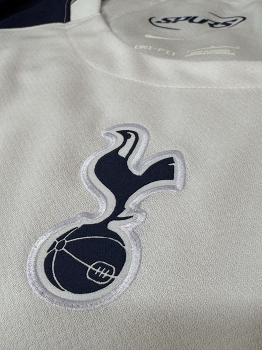 Тениска на Тотнъм 2025/26