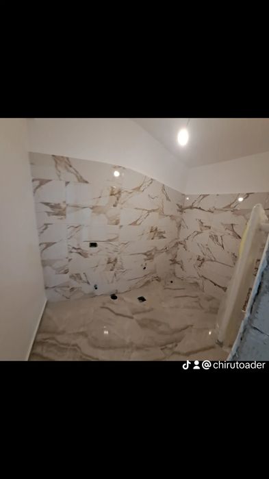 Execut  , Amenajări ,  interioare