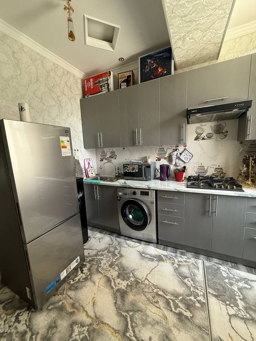 1-этажда жойлашган люкс шароитли квартира ижарага берилади