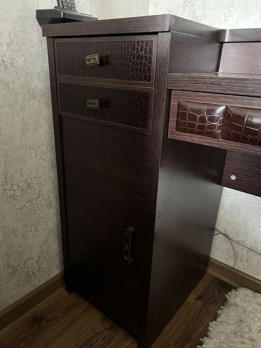 Продам спальный гарнитур без кровати