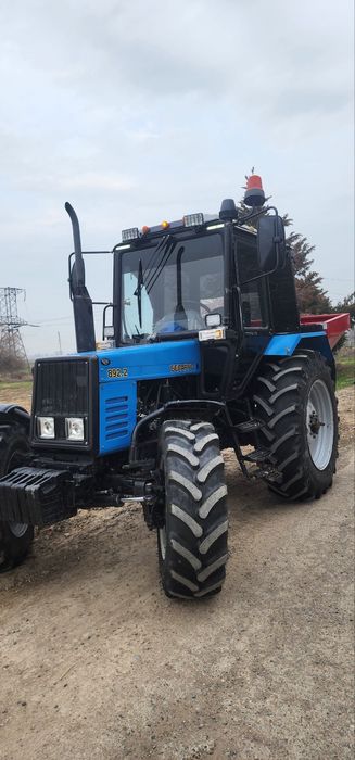 MTZ 892.2 sotiladi narxi 230 mion