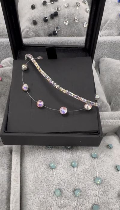 Гривнички на корда с камъчета Сваровски