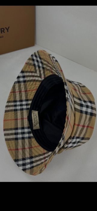 Pălărie Burberry, model 2026