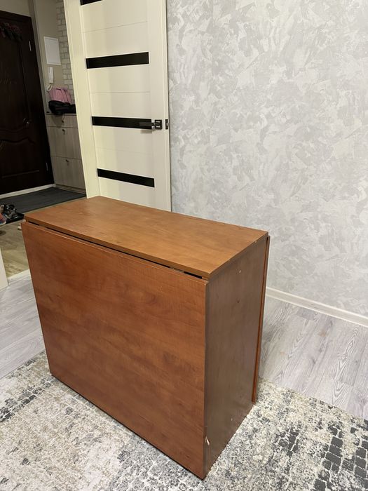 Продам стол книжку