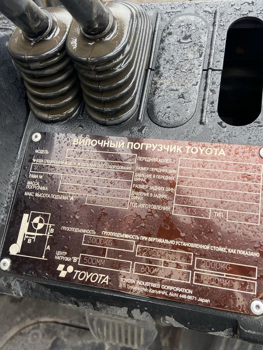 Вилочный погрузчик TOYOTA