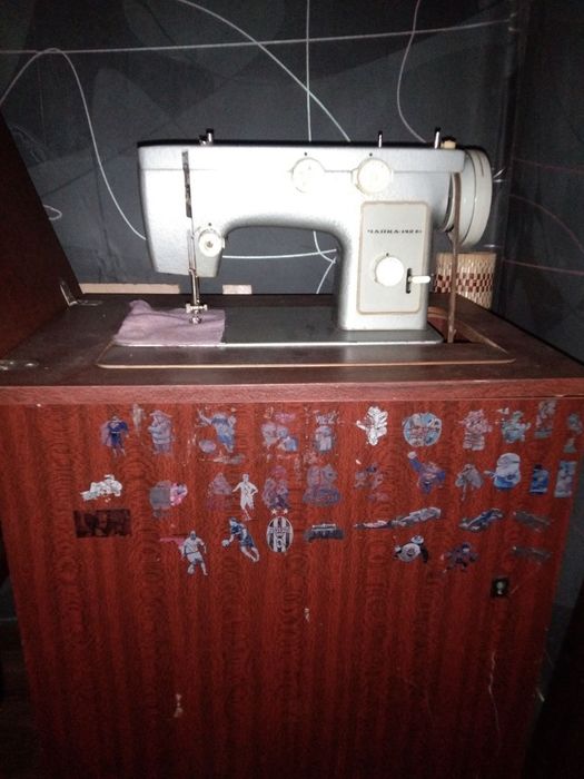 Продам швейную машинку 8000