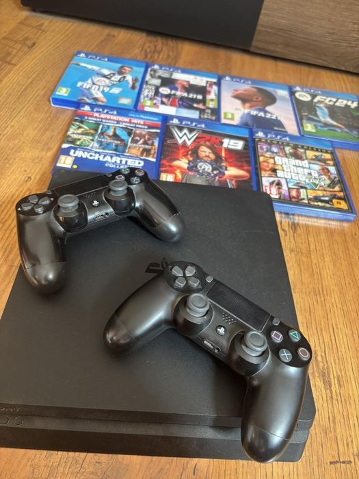 PlayStation 4, пълен комплект, напълно обслужена конзола и контролери