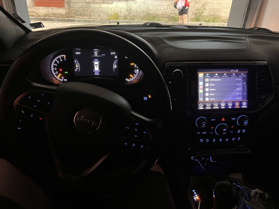 Смяна на дисплея на JeepGrand Cherokee след 2019та