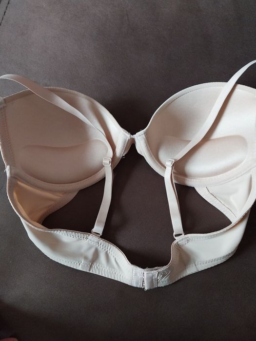 Нов дамски сутиен в цвят нюд