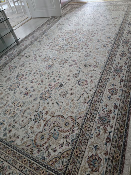 Продаю ковер в отличном состояние