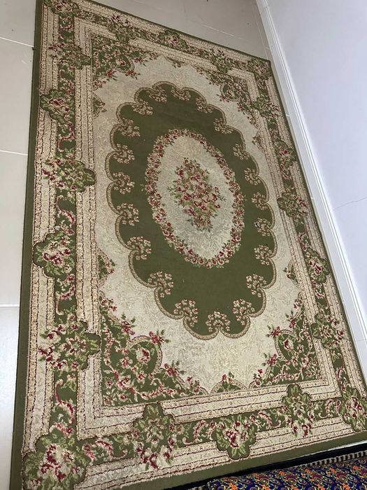 Продам ковер 1,7 на 2,3 размер