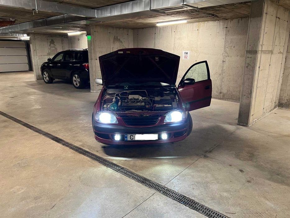 Продавам Тойота Авенсис 1.6