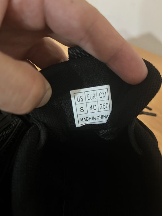 Кроссовки высокие продам