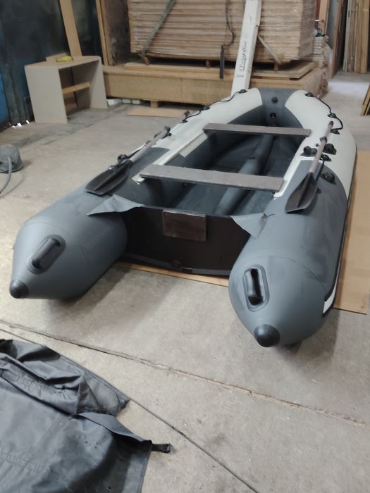 Продам лодку с мотором 9.8