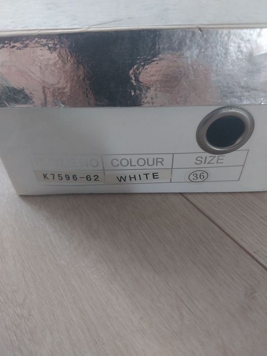 Туфли  белые новый